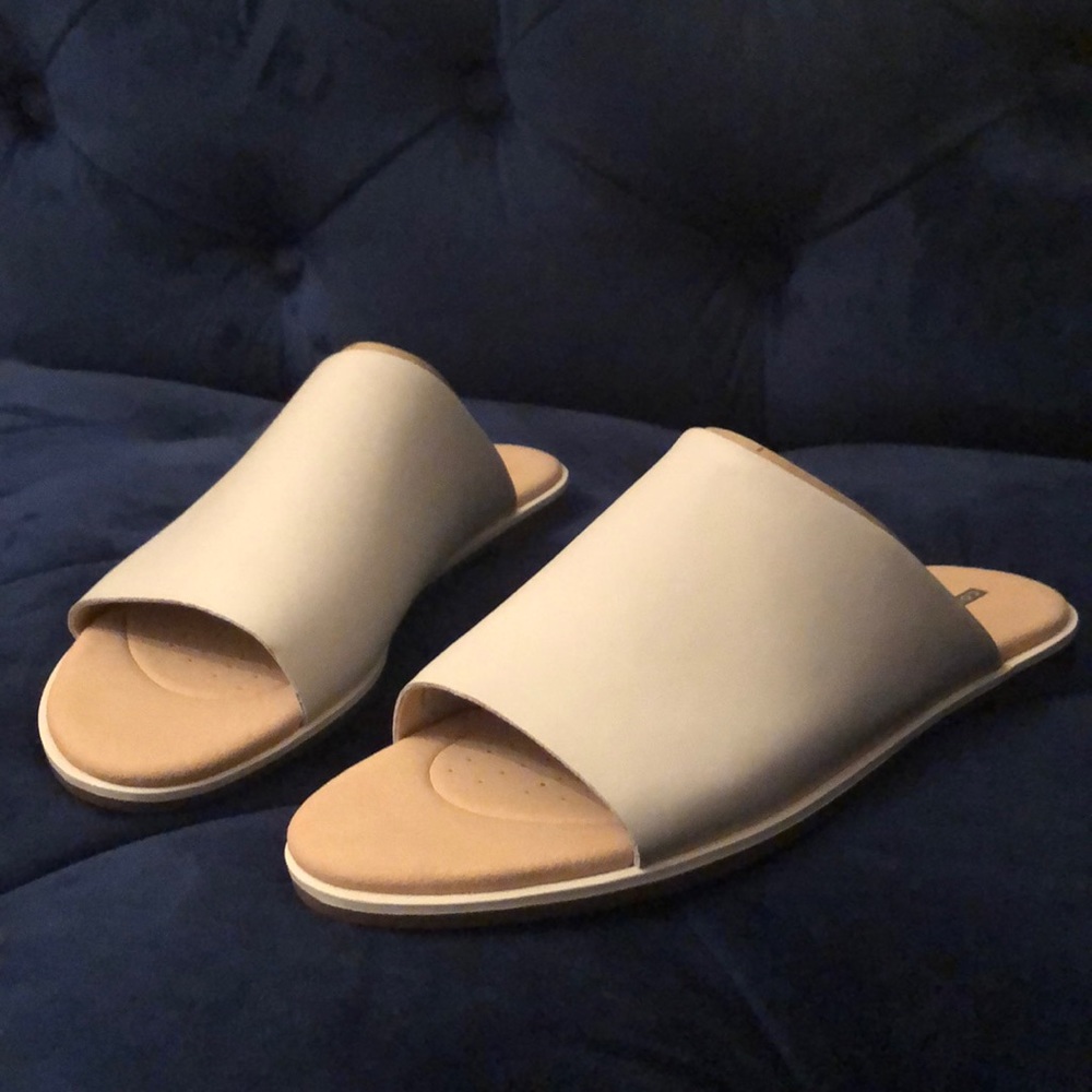 Clarks White Bay Pedal Mules